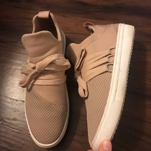 Steve Madden lace ups